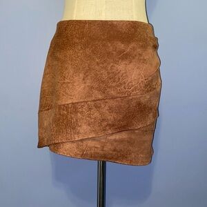 Suede brown mini skirt, perfect for fall. Like new!